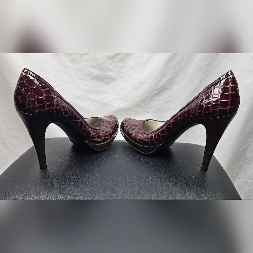 Bandolino Women's Red Red Reptile Pumps Sz‎ 7M Sexy Feminine Holiday Cocktail